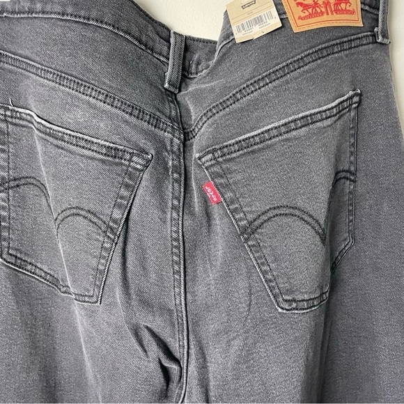 [Levi's] Women's Black Distressed Wedgie Straight Leg Jeans - Picture 7 of 8